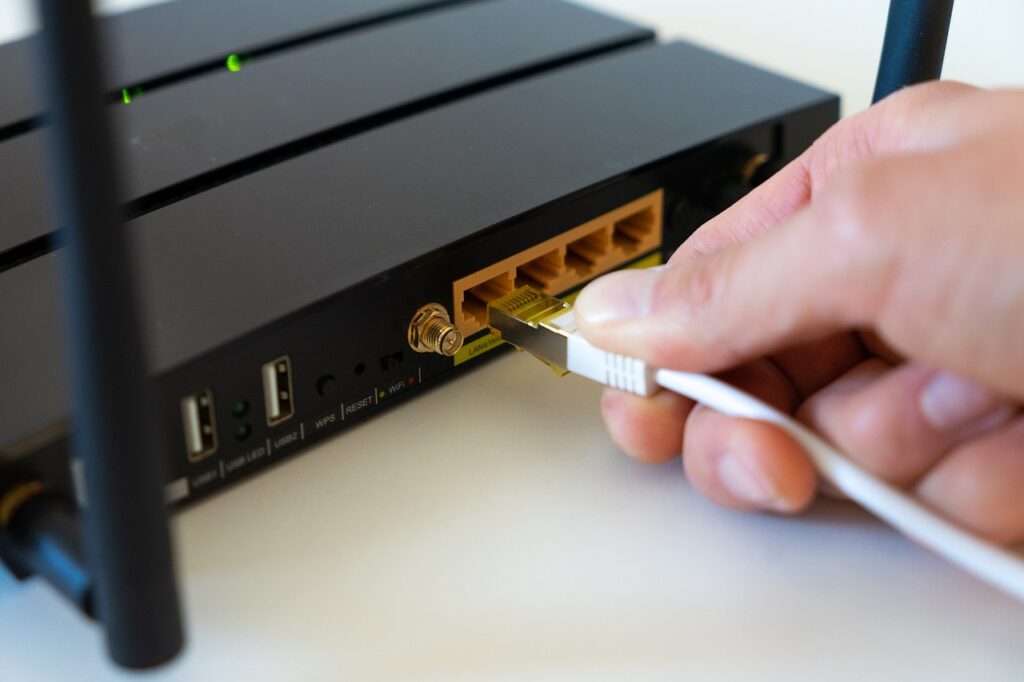 Auto MDI-X: Why You Never Need a Crossover Cable Again (Explained Simply)